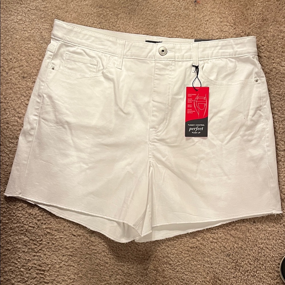 BOLD elements Curvy A-Line Classic White Women's Shorts, NWT, Size 18